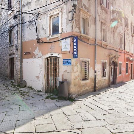 Kandlers Street Apartment Pula Bagian luar foto